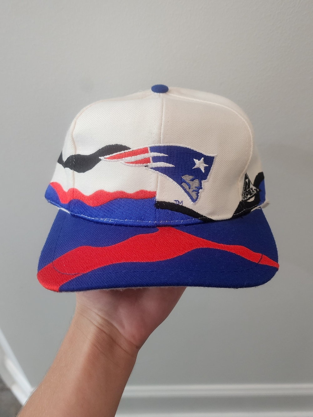 Vintage Apex One New England Patriots NFL Snapback Hat in great condition